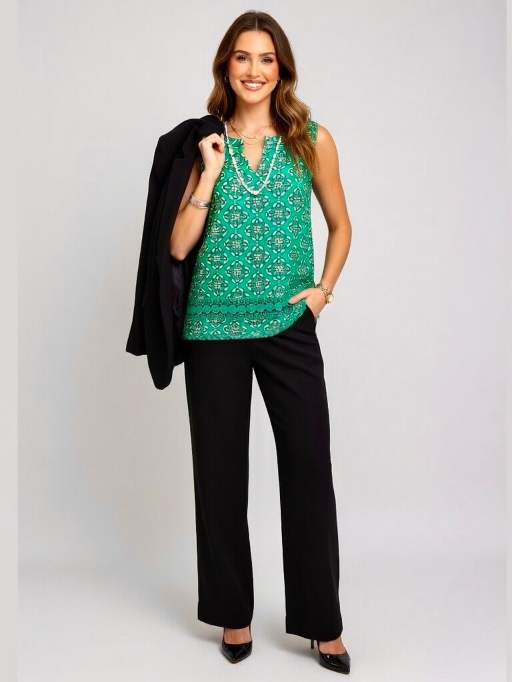 CROWN & IVY Sleeveless Green Blouse Eyelet Hem Boho Cottagecore Size Small